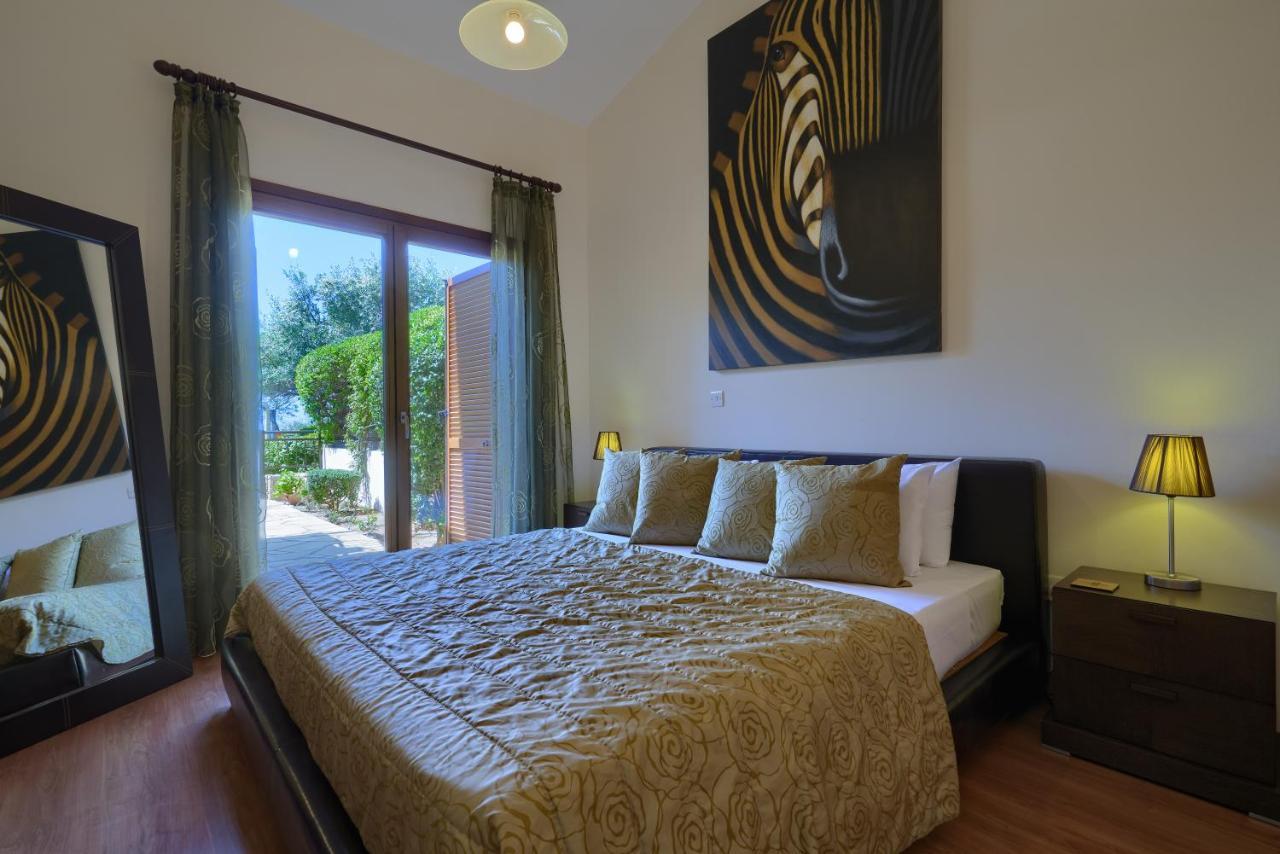 3 Bedroom Villa Madelini With Private Pool, Aphrodite Hills Resort Kouklia Esterno foto